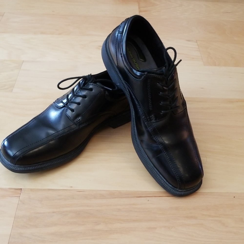 Black dress shoes